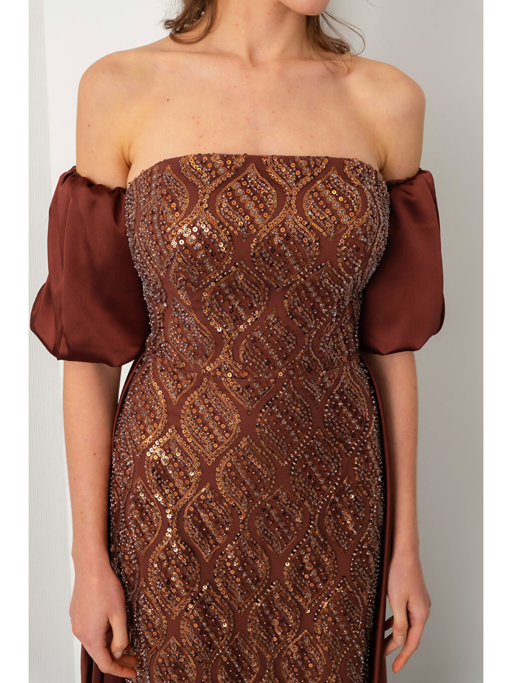 Kadın Kahverengi Straplez Balon Kol Taşlı Uzun Abiye Elbise-4