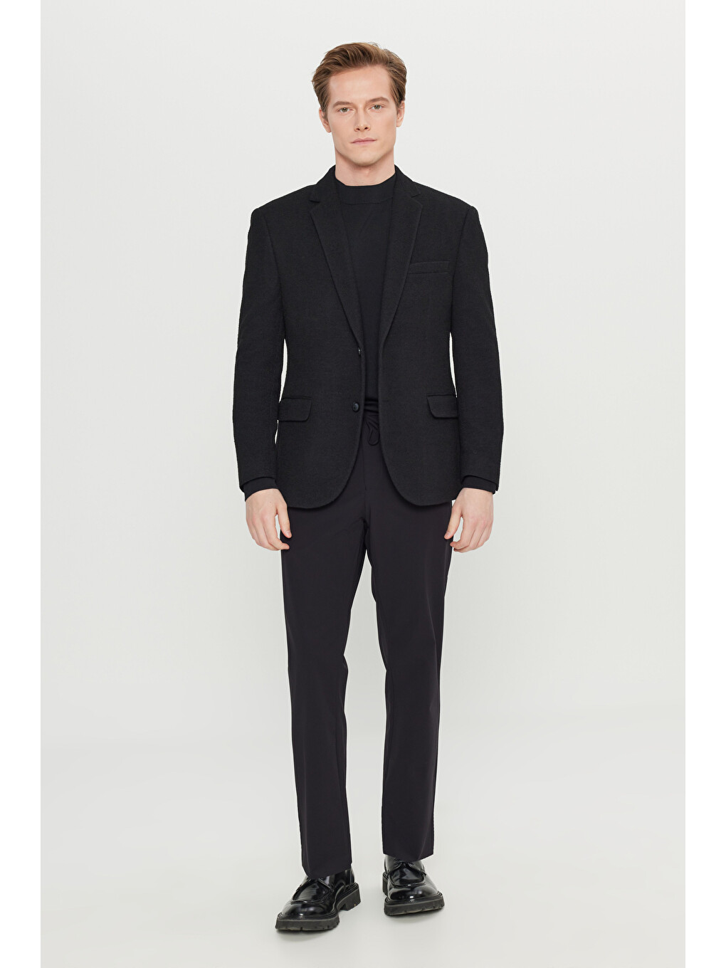 Erkek Siyah Yünlü Regular Fit Normal Kesim Mono Yaka Kapak Cepli Blazer Ceket-1