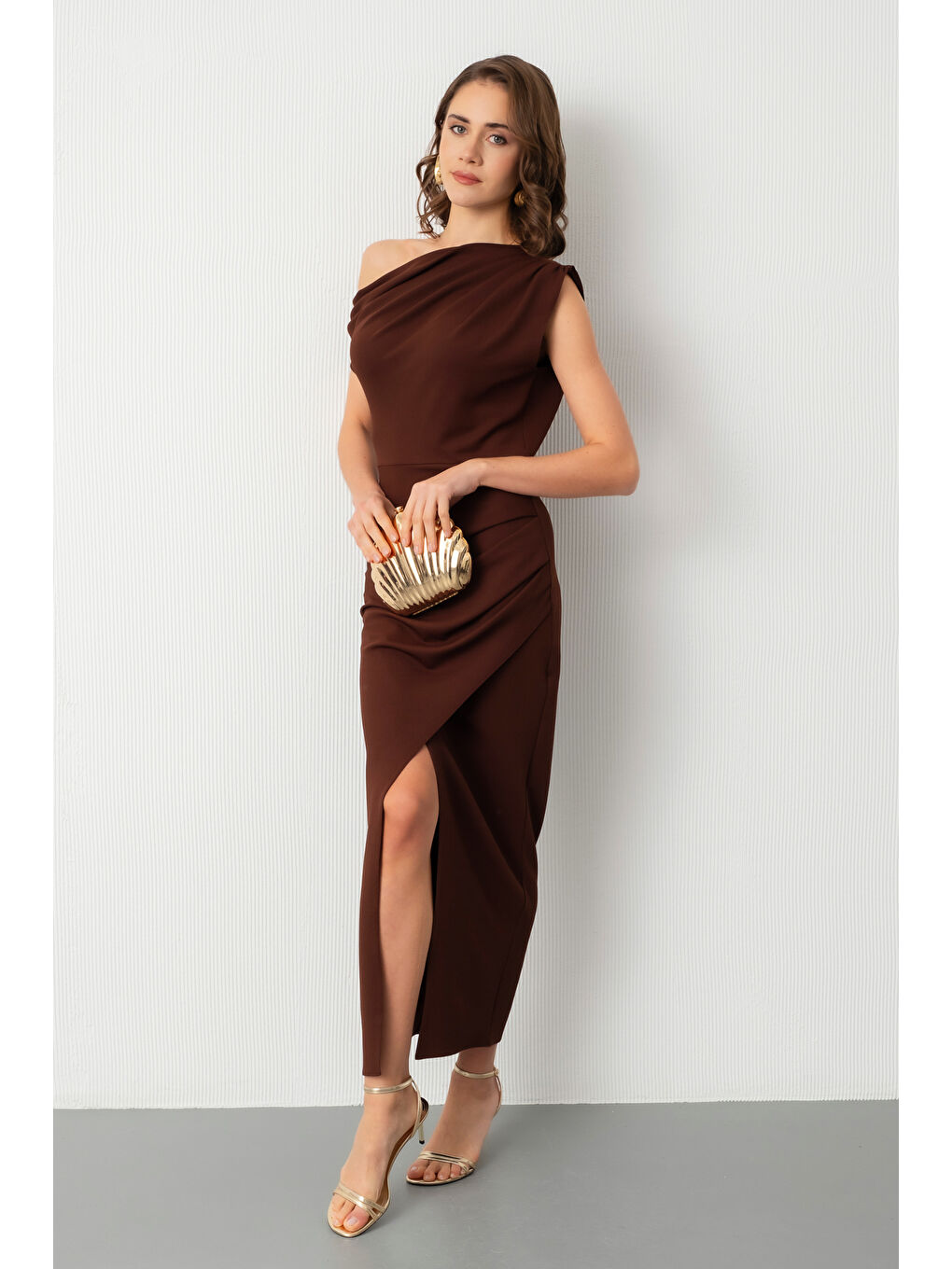 Kadın Kahverengi Omuz Dekolteli Midi Davet Elbisesi-1