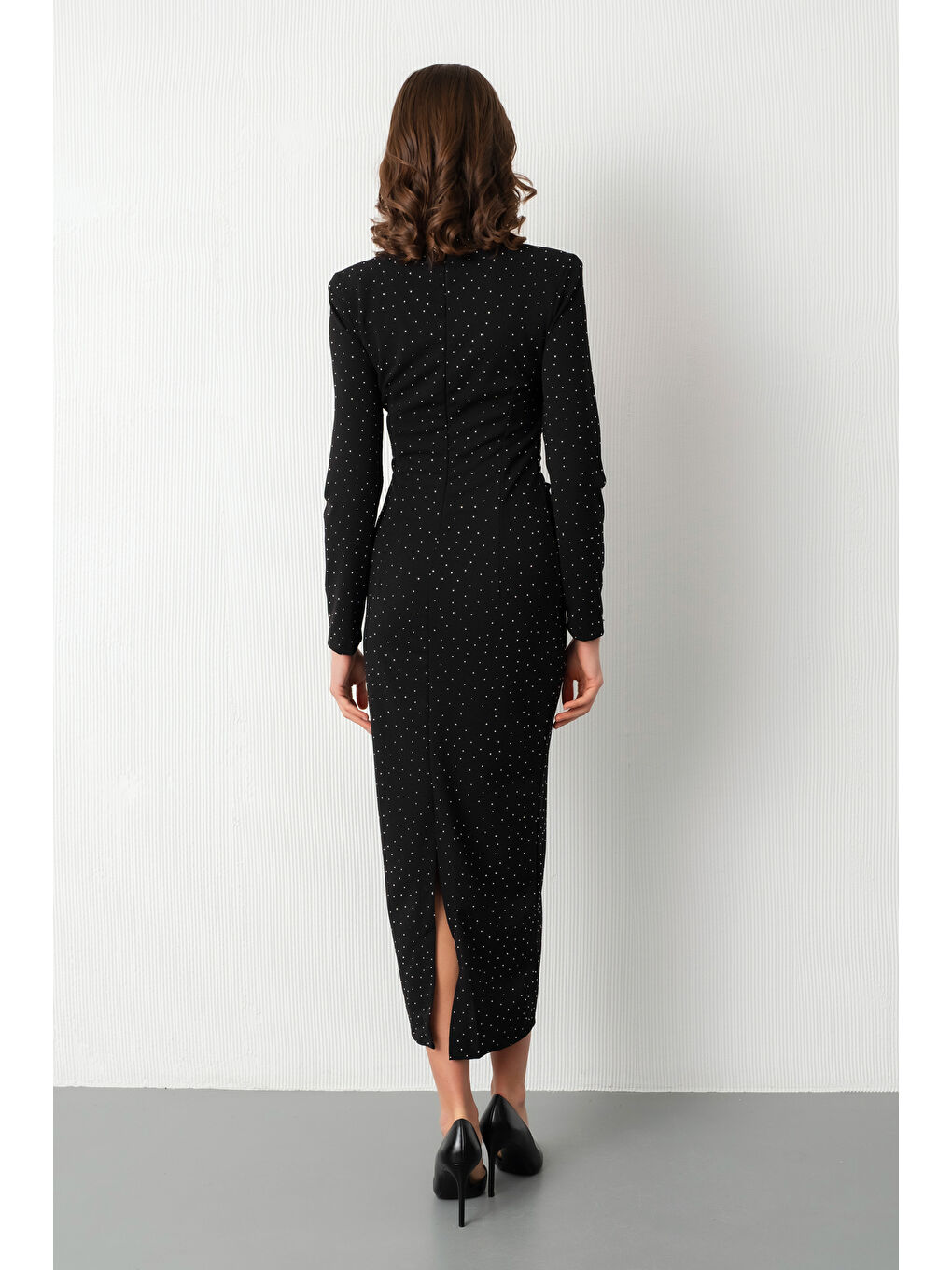 Kadın Siyah Dik Yaka Taş Aksesuar Detay Midi Davet Elbisesi-5