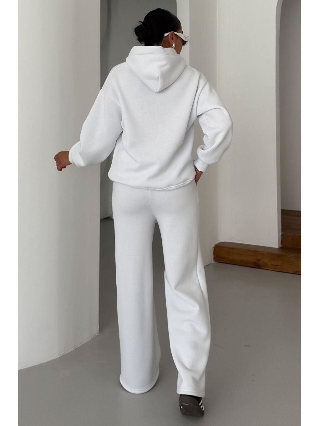 Kadın Beyaz Patlı Yaka Kapüşonlu 3 İplik Eşofman Takımı-2