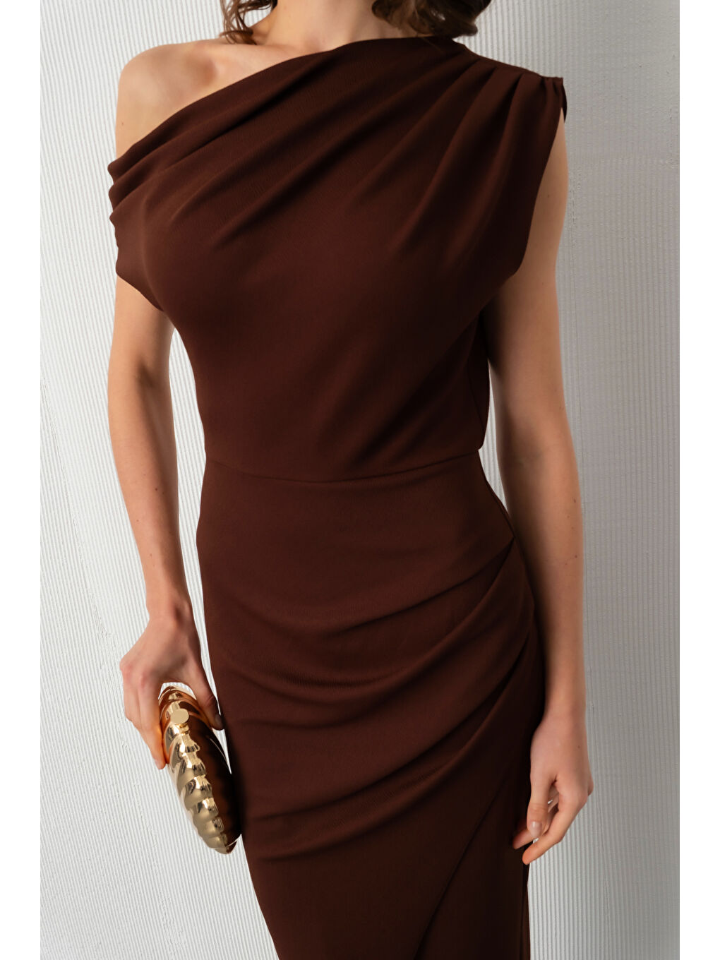 Kadın Kahverengi Omuz Dekolteli Midi Davet Elbisesi-4