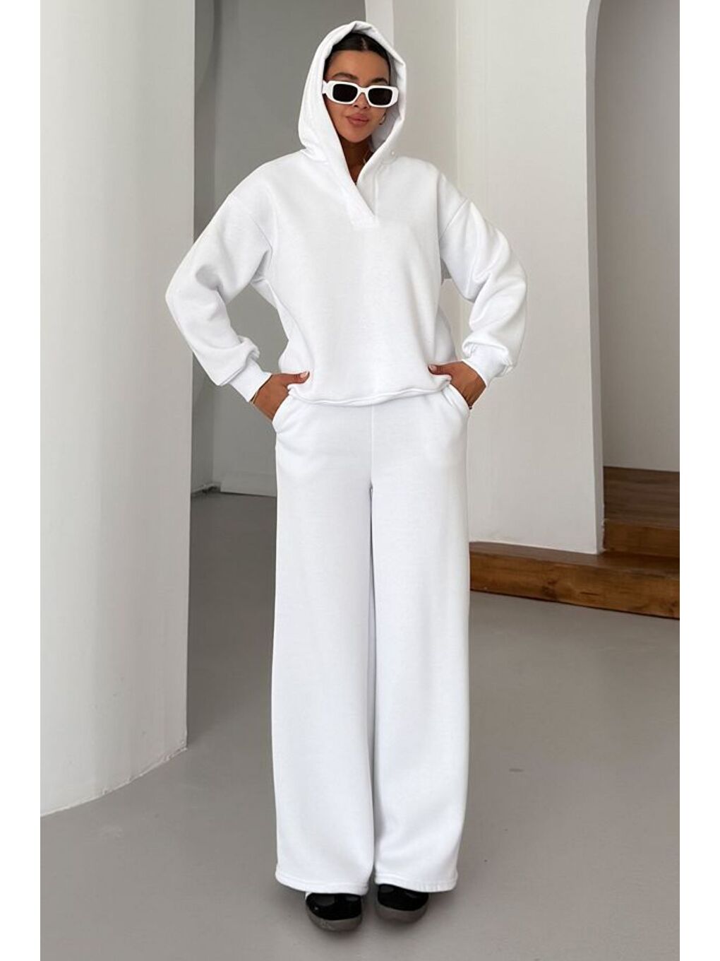 Kadın Beyaz Patlı Yaka Kapüşonlu 3 İplik Eşofman Takımı-3