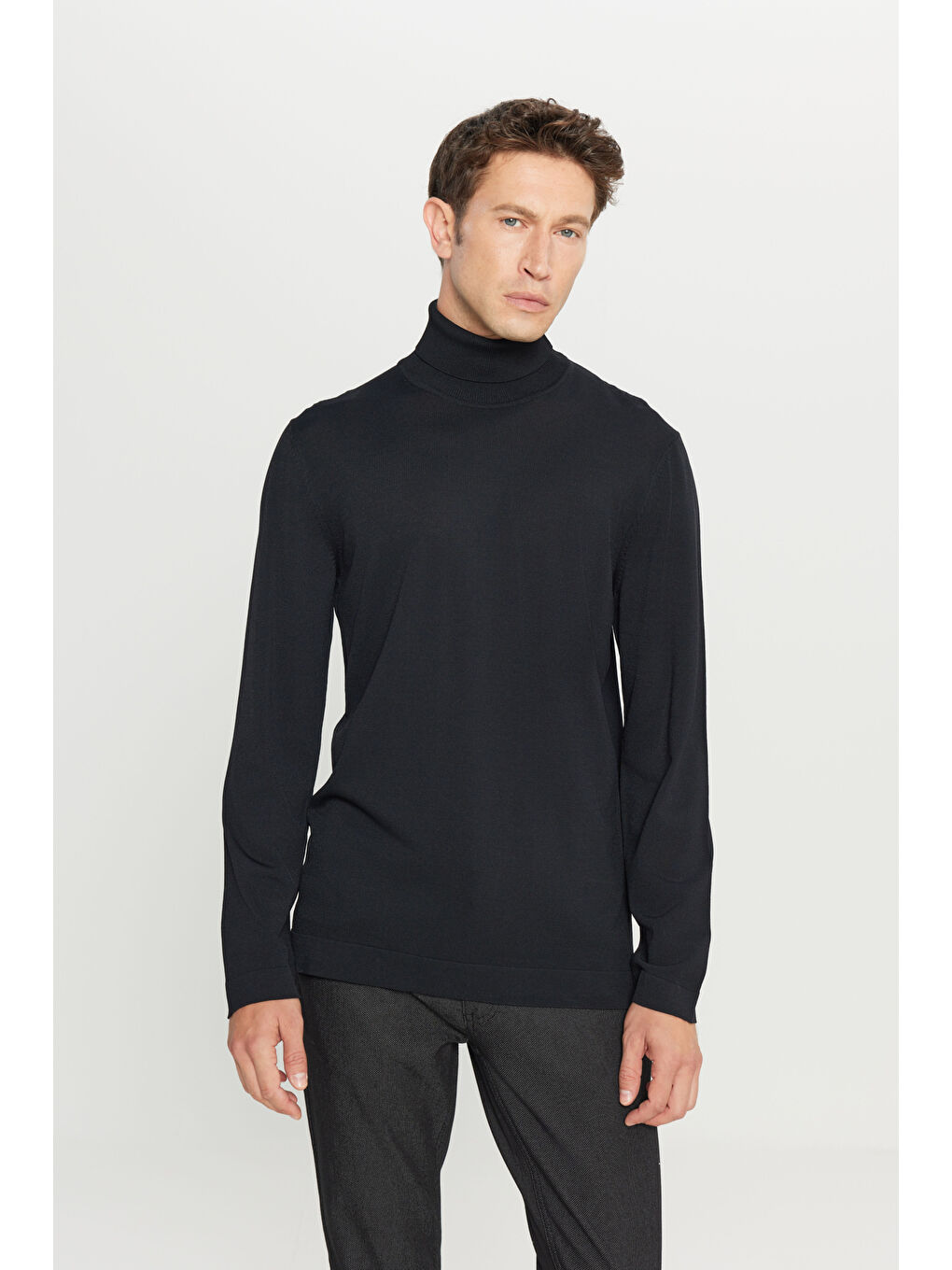 Erkek Siyah Standart Fit Normal Kesim Tam Balıkçı Yaka Triko Basic Kazak