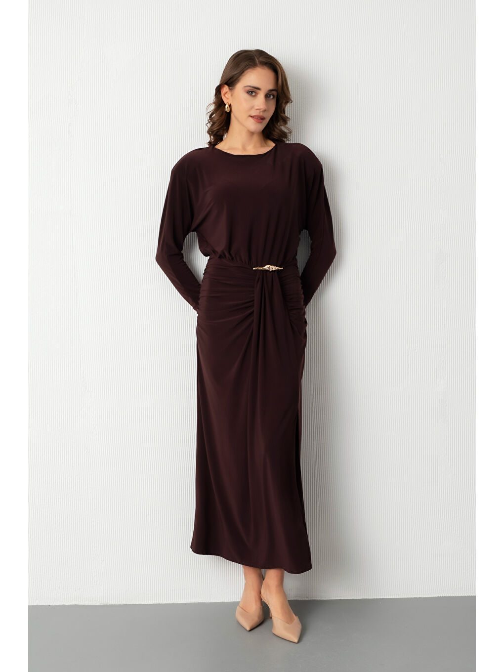 Kadın Kahverengi Bisiklet Yaka Aksesuar Detay Yırtmaçlı Midi Davet Elbisesi-2