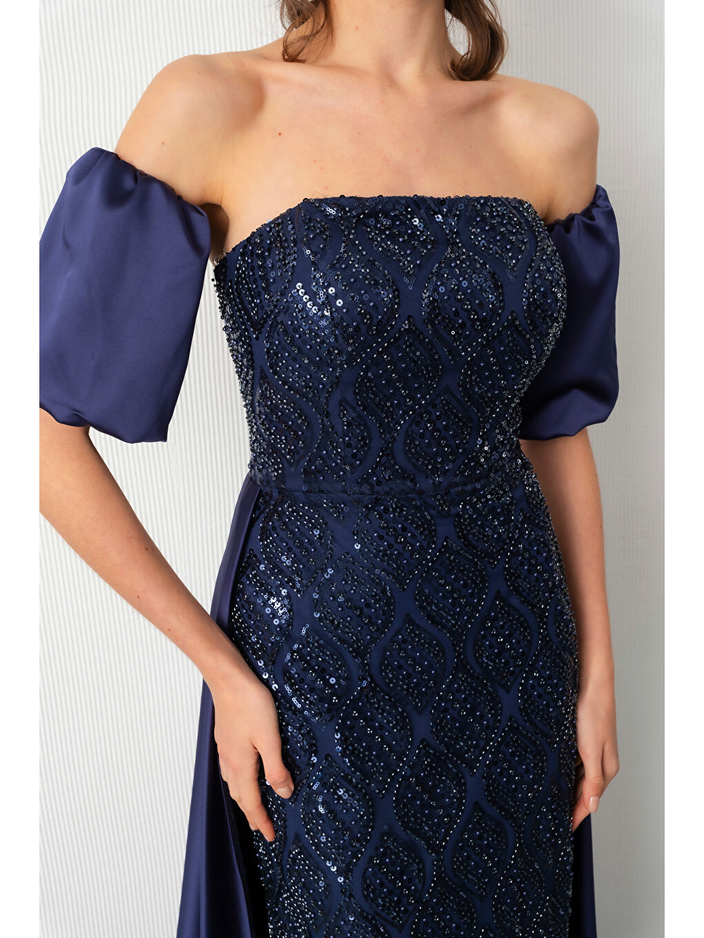 Kadın Lacivert Straplez Balon Kol Taşlı Uzun Abiye Elbise-3