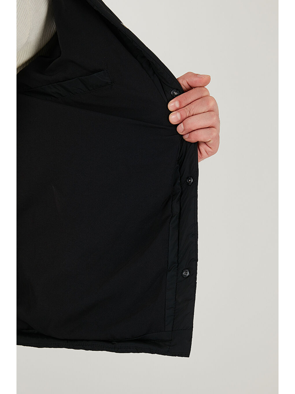 Siyah Kapitoneli Regular Fit Kadife Detaylı Mont 497LEROY-5