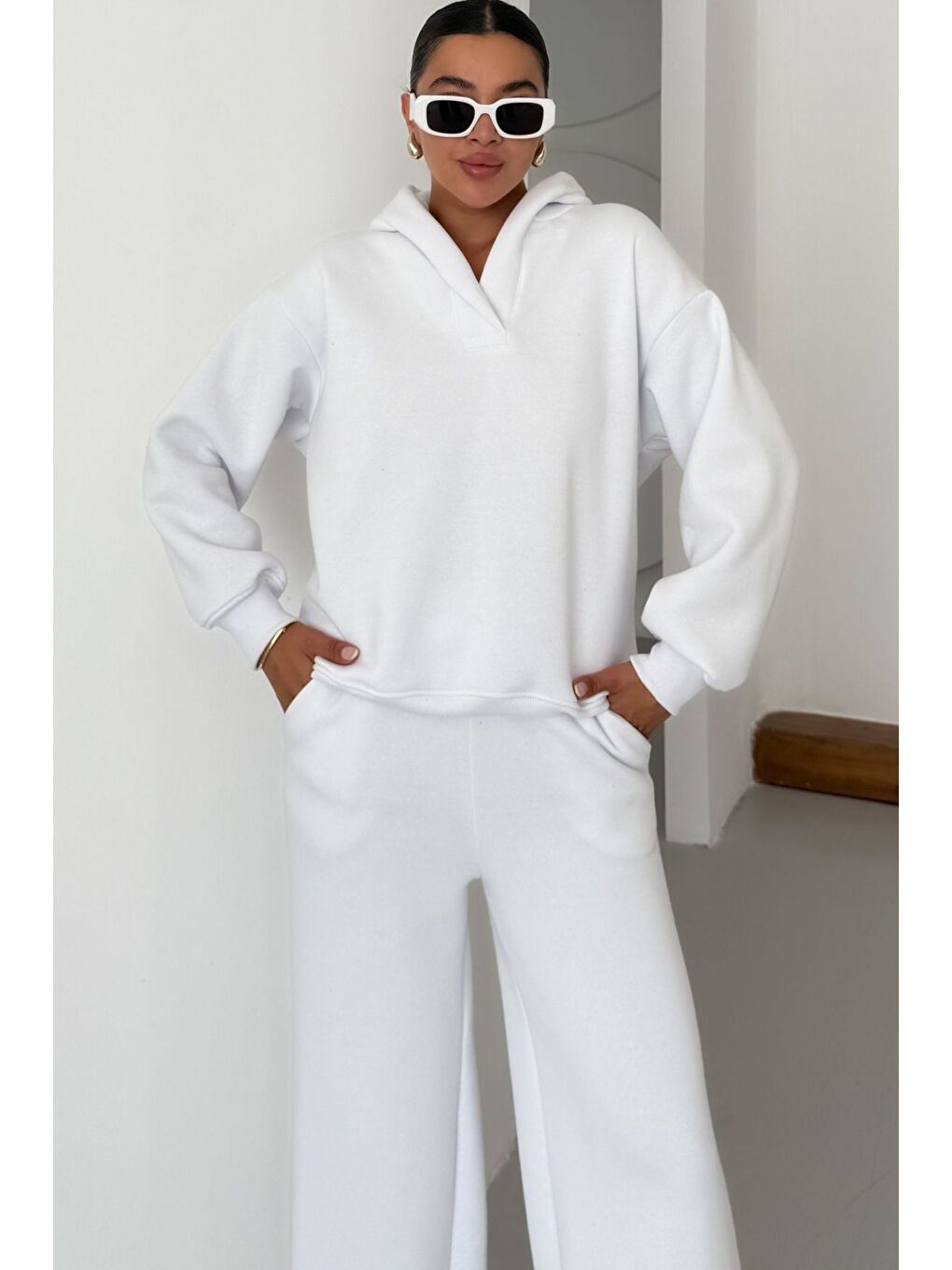 Kadın Beyaz Patlı Yaka Kapüşonlu 3 İplik Eşofman Takımı-4