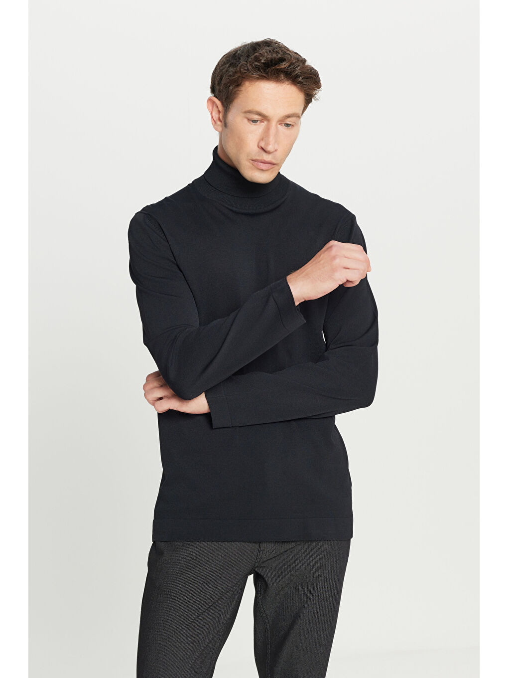 Erkek Siyah Standart Fit Normal Kesim Tam Balıkçı Yaka Triko Basic Kazak-2