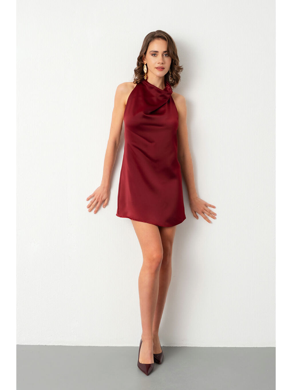 Kadın Bordo Halter Yaka Mini Saten Abiye Elbise-2