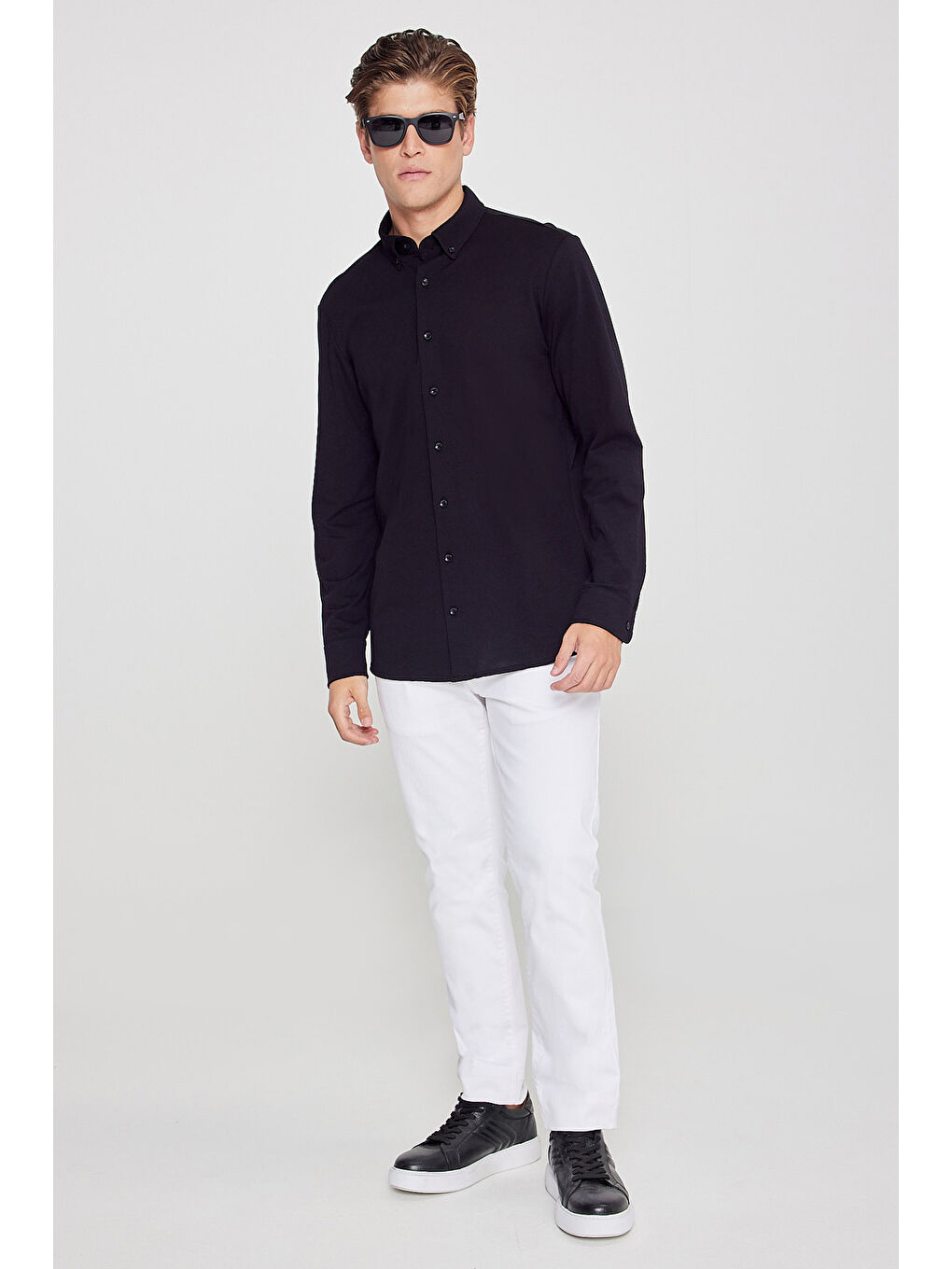 Erkek Siyah Pamuklu Tailored Slim Fit Dar Kesim Düğmeli Yaka Örme Gömlek-1