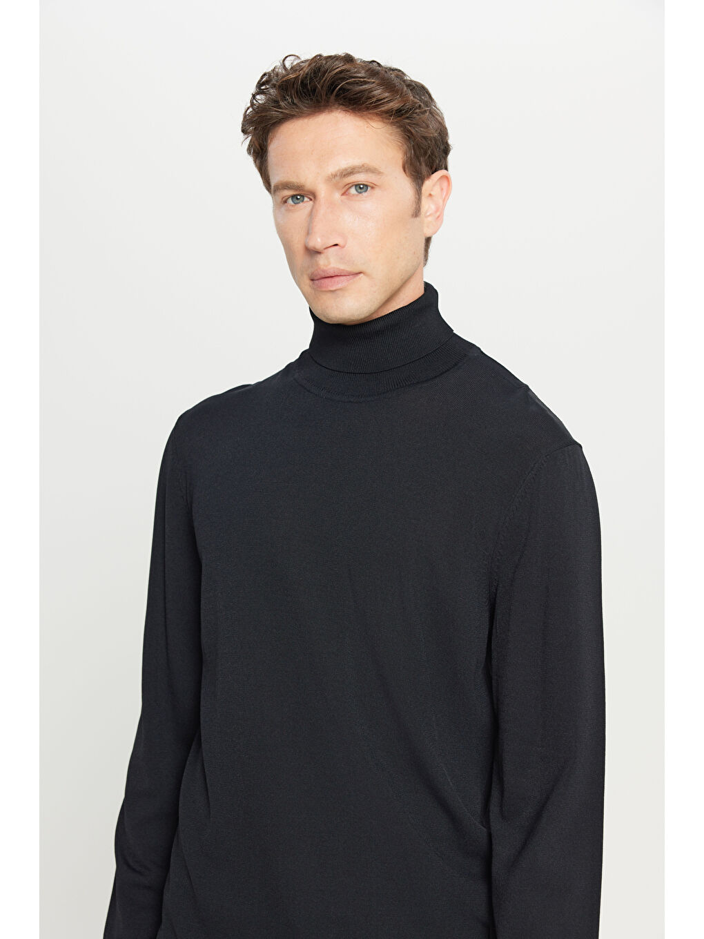 Erkek Siyah Standart Fit Normal Kesim Tam Balıkçı Yaka Triko Basic Kazak-3