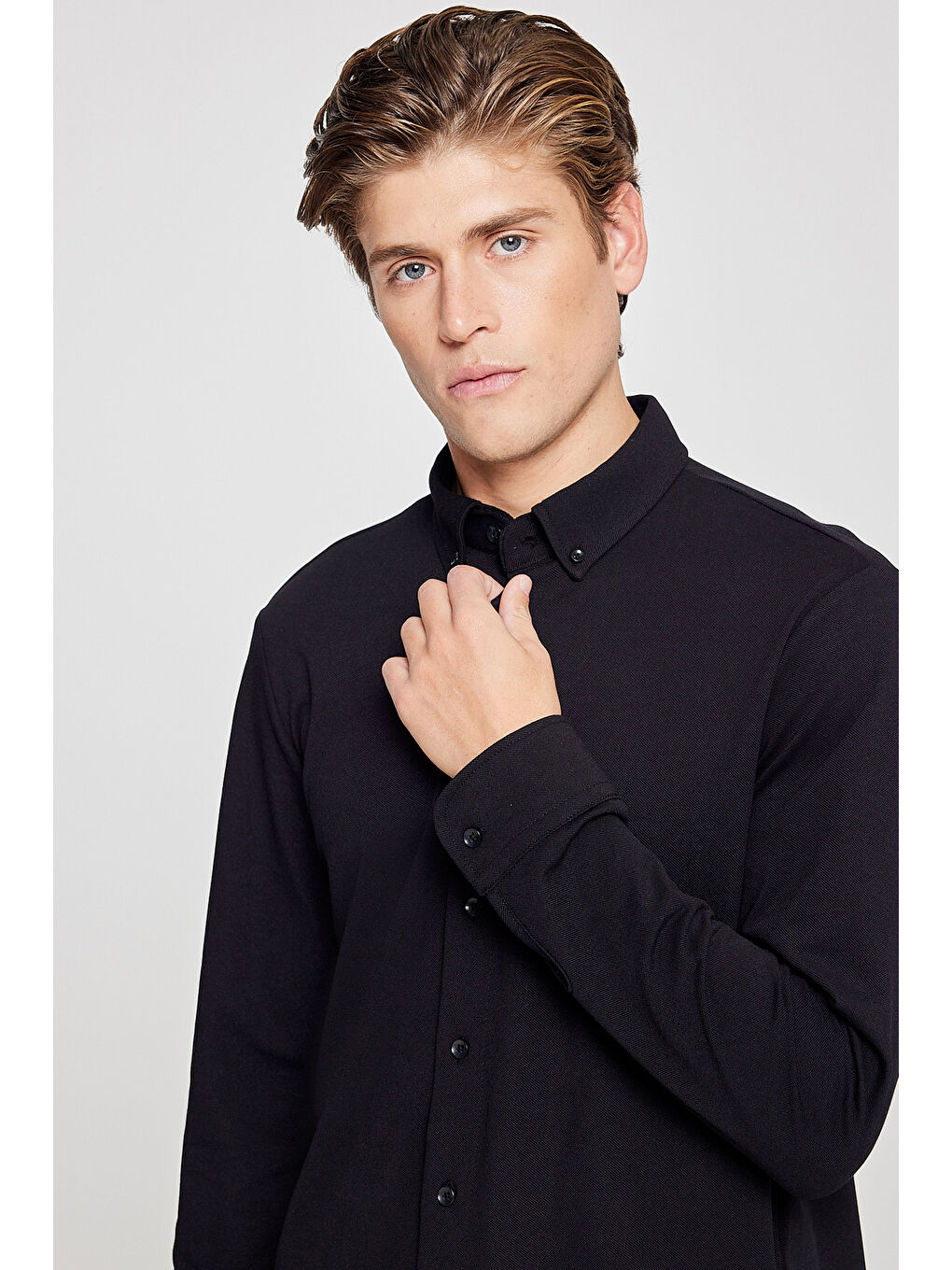 Erkek Siyah Pamuklu Tailored Slim Fit Dar Kesim Düğmeli Yaka Örme Gömlek-3