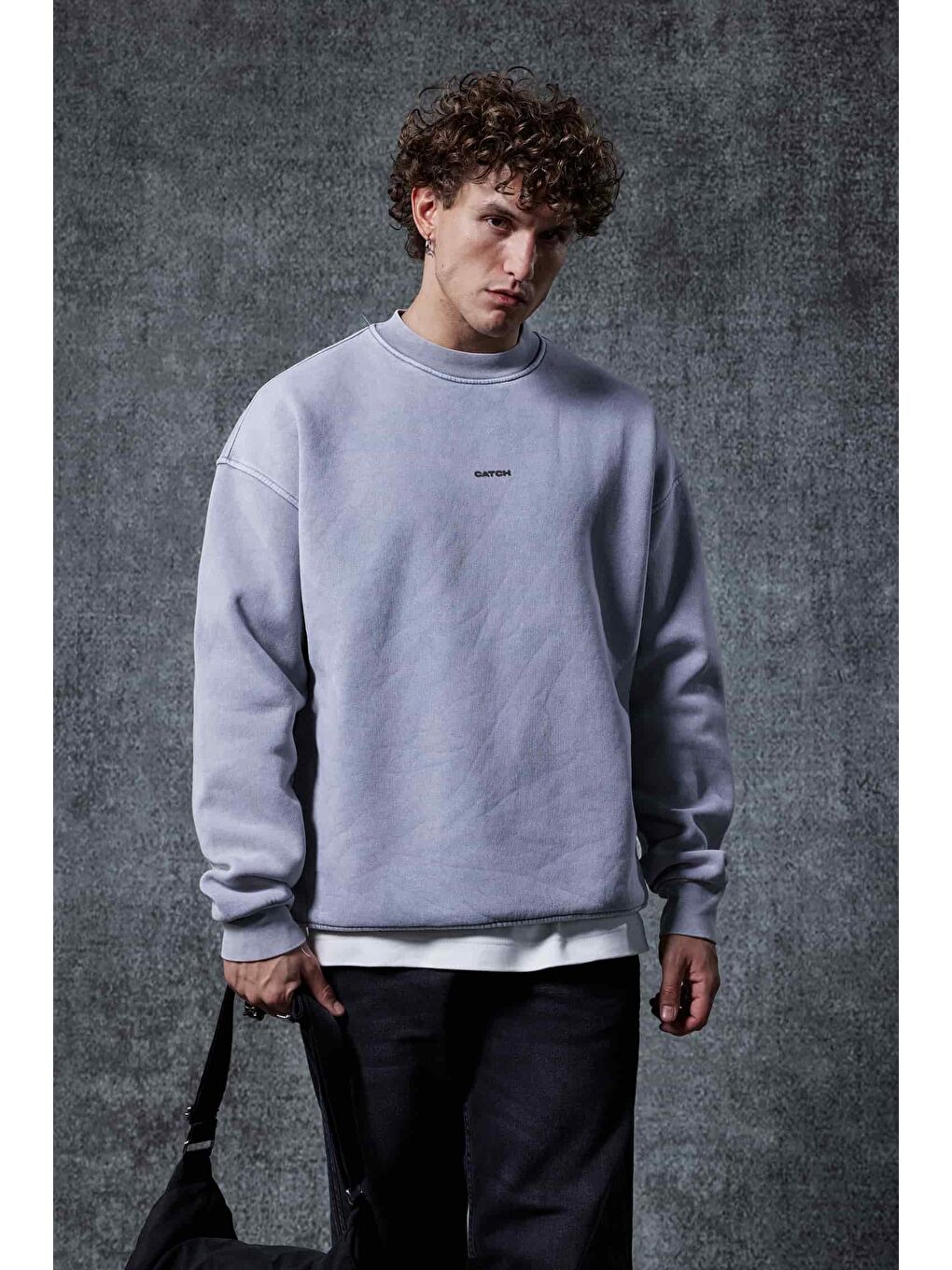 Gri Erkek Rahat Kalıp Baskılı Yuvarlak Yaka Sweatshirt Füme