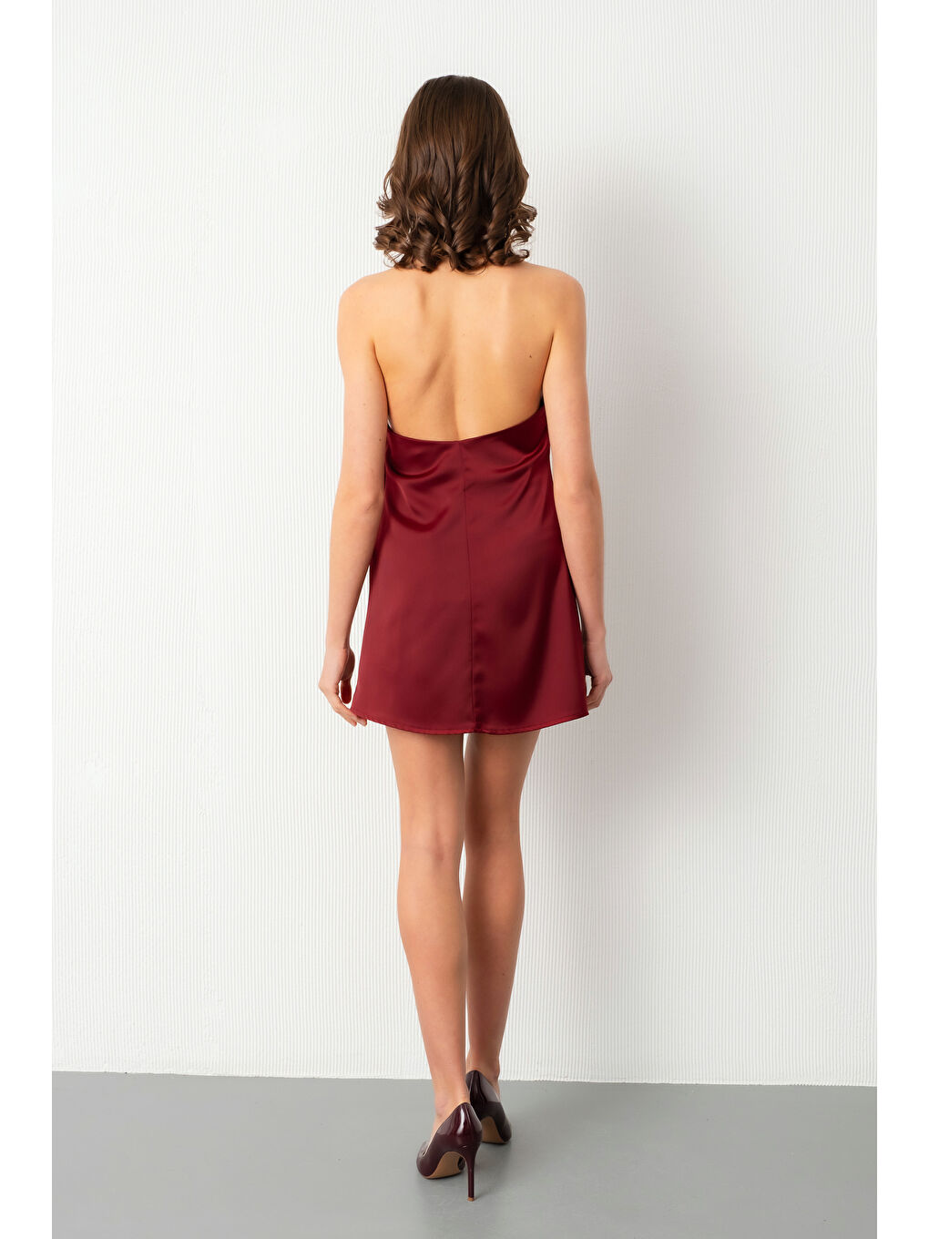 Kadın Bordo Halter Yaka Mini Saten Abiye Elbise-5
