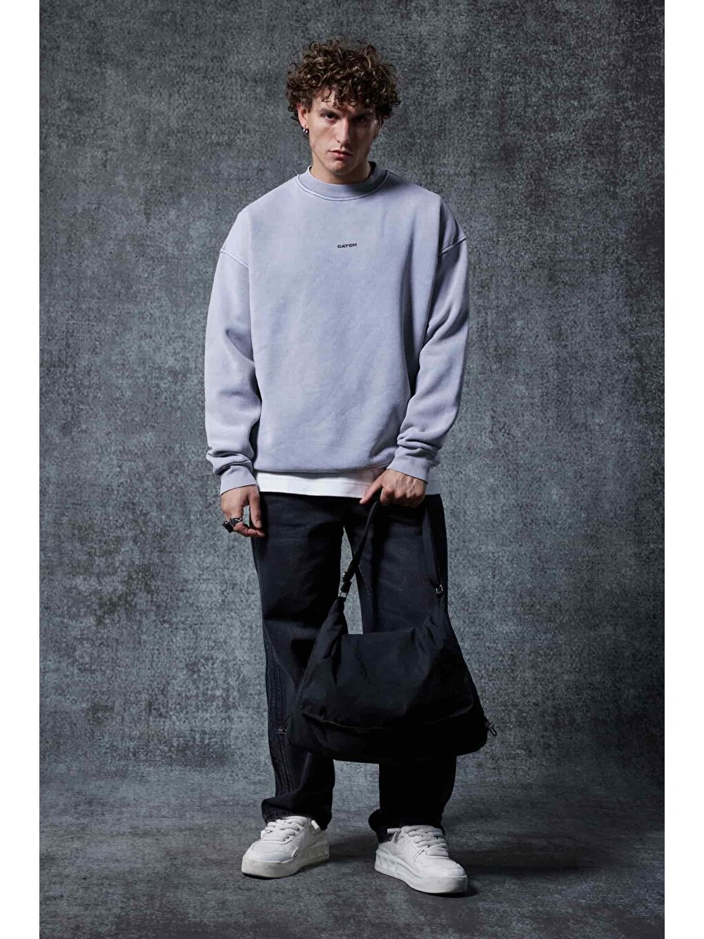 Gri Erkek Rahat Kalıp Baskılı Yuvarlak Yaka Sweatshirt Füme-2