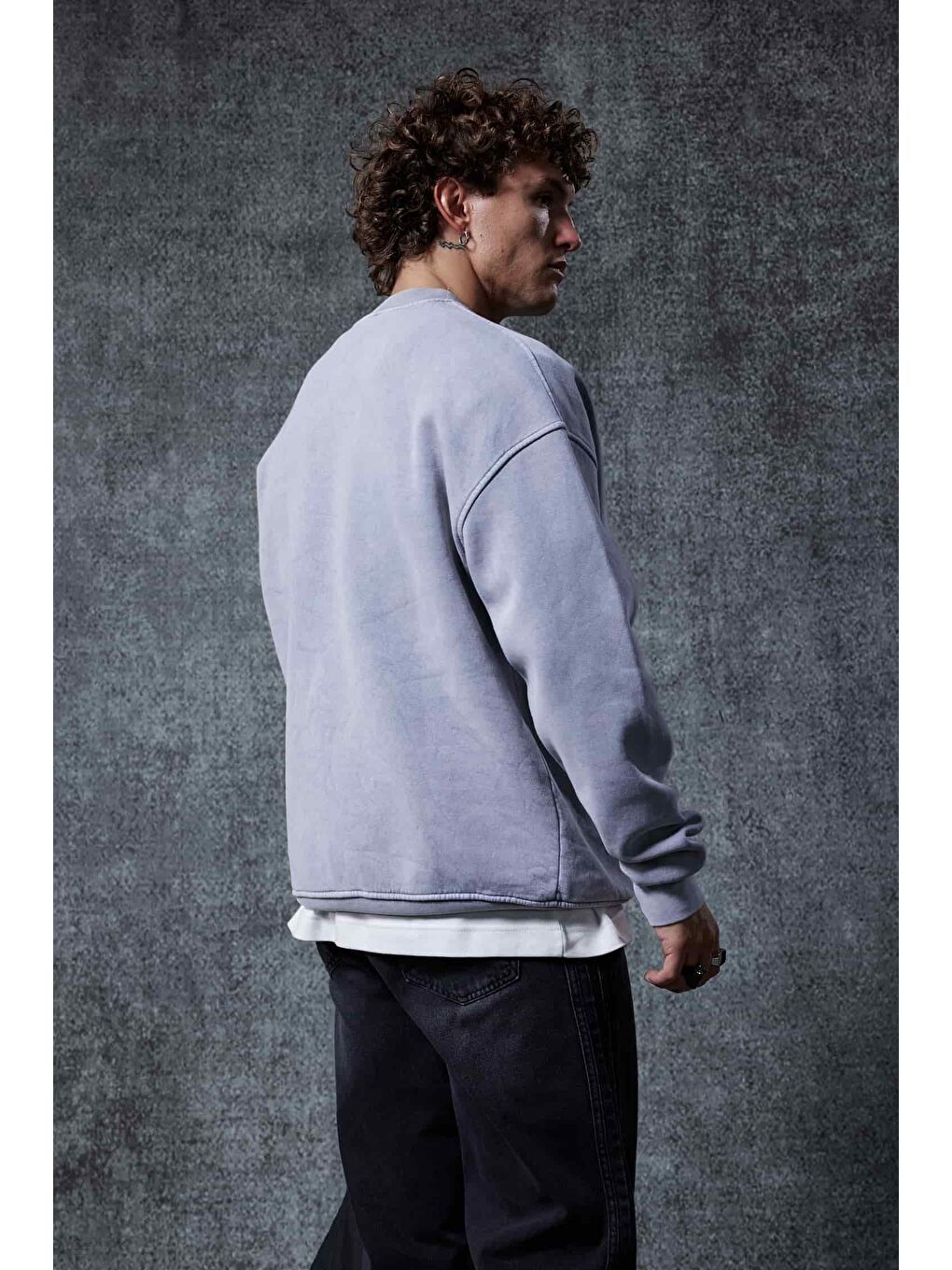 Gri Erkek Rahat Kalıp Baskılı Yuvarlak Yaka Sweatshirt Füme-4