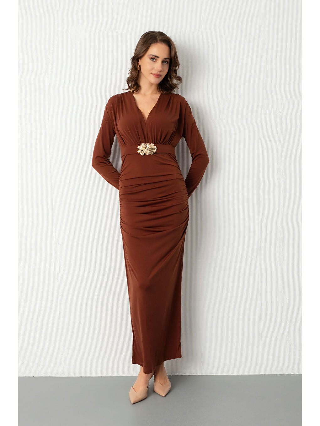 Kadın Kahverengi Kemerli Büzgü Detay Midi Davet Elbisesi-1