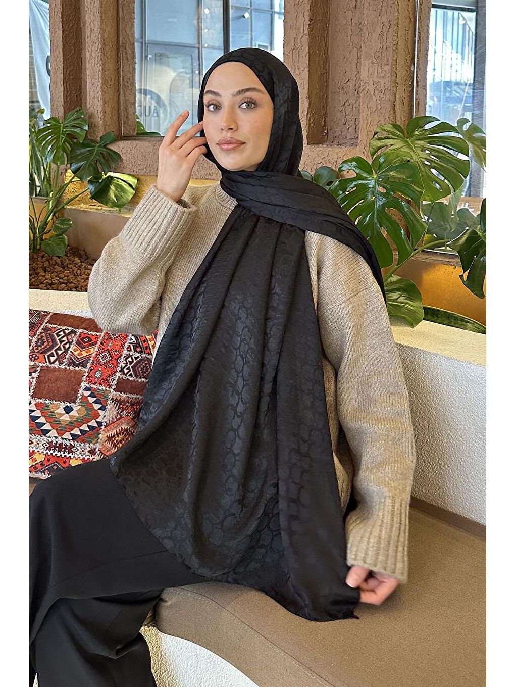 Bloom Desen Ayrobin Floş Jakar Şal Siyah-1