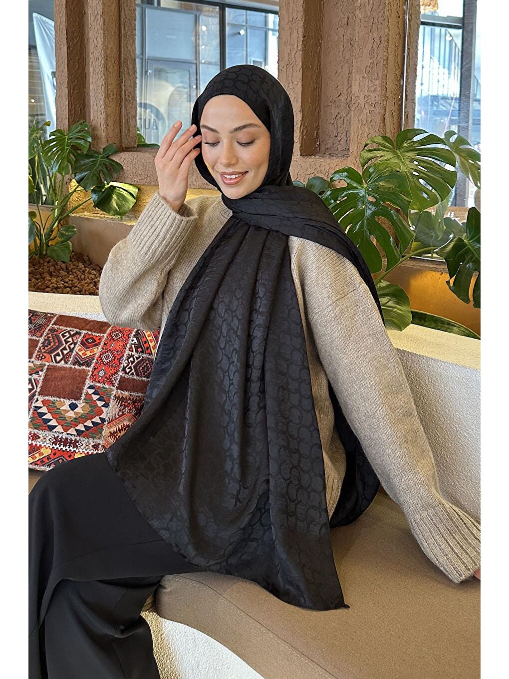 Bloom Desen Ayrobin Floş Jakar Şal Siyah-2