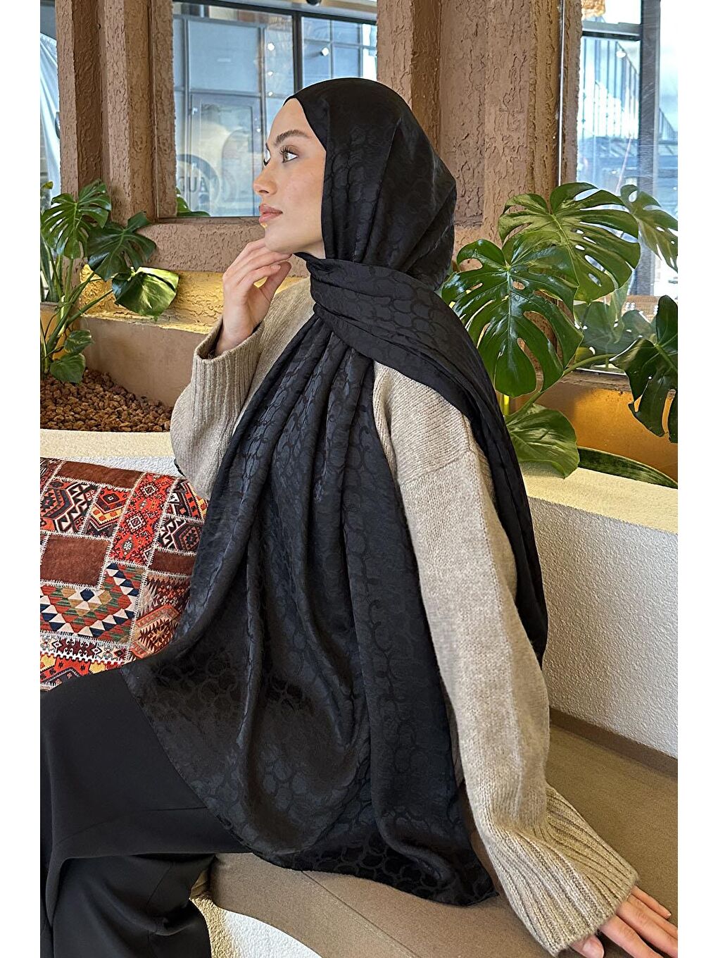 Bloom Desen Ayrobin Floş Jakar Şal Siyah-3