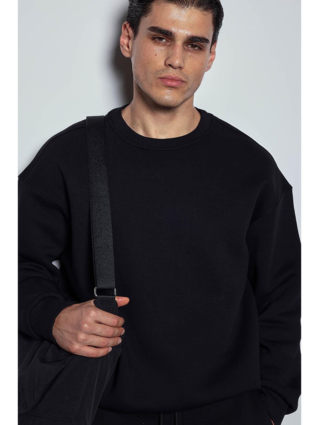 Erkek Oversize Bisiklet Yaka Basic Sweatshirt Siyah-1