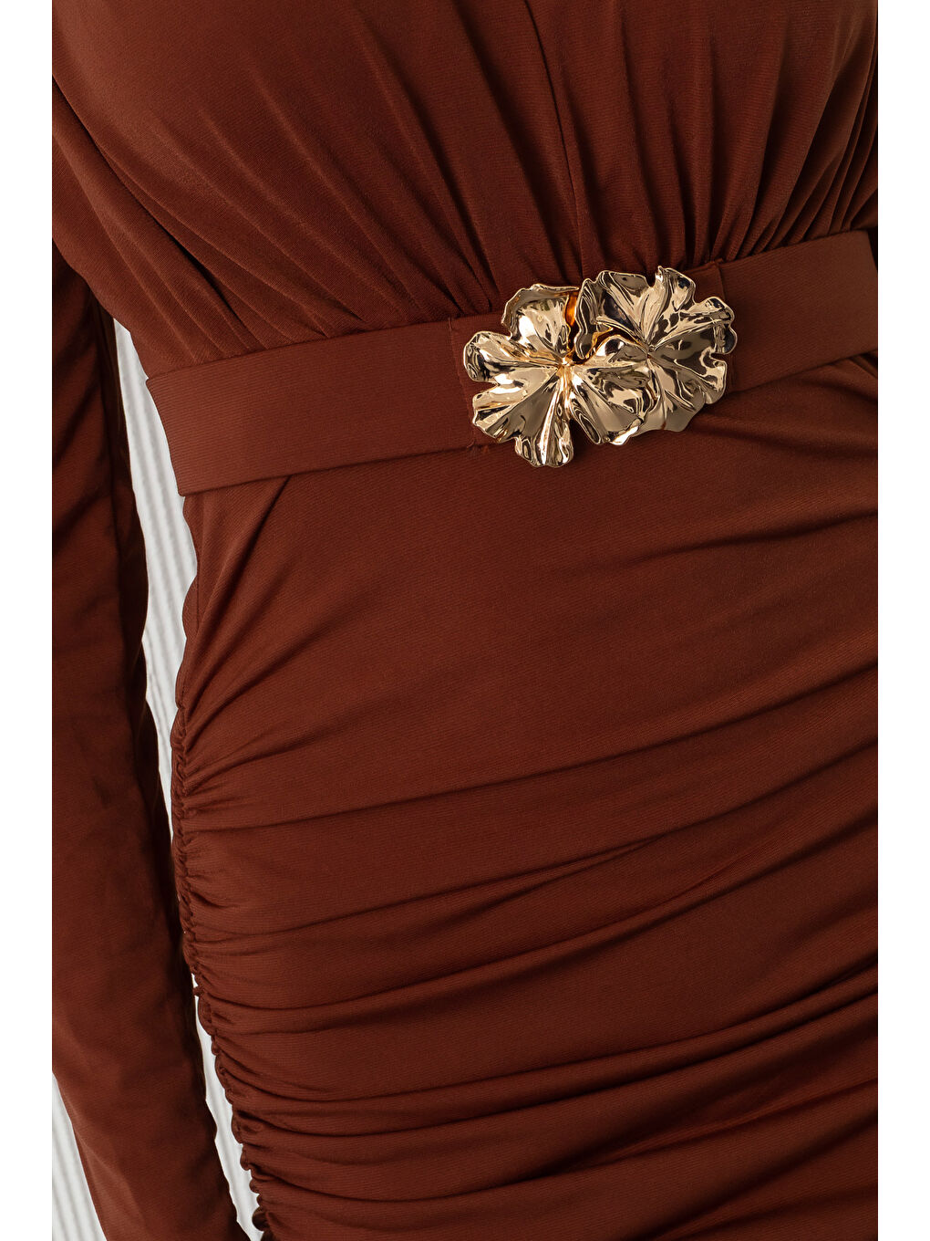 Kadın Kahverengi Kemerli Büzgü Detay Midi Davet Elbisesi-3