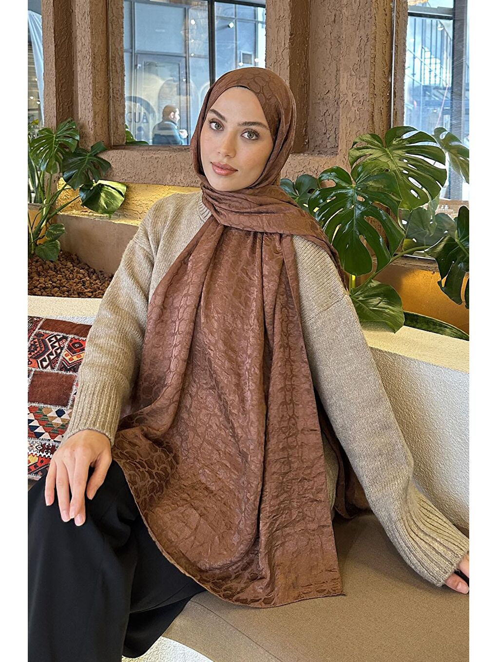 Kahverengi Bloom Desen Ayrobin Floş Jakar Şal Sütlü Kahve