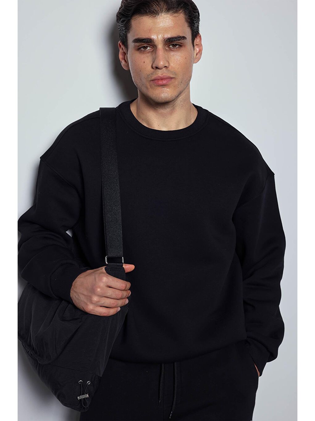 Erkek Oversize Bisiklet Yaka Basic Sweatshirt Siyah-2