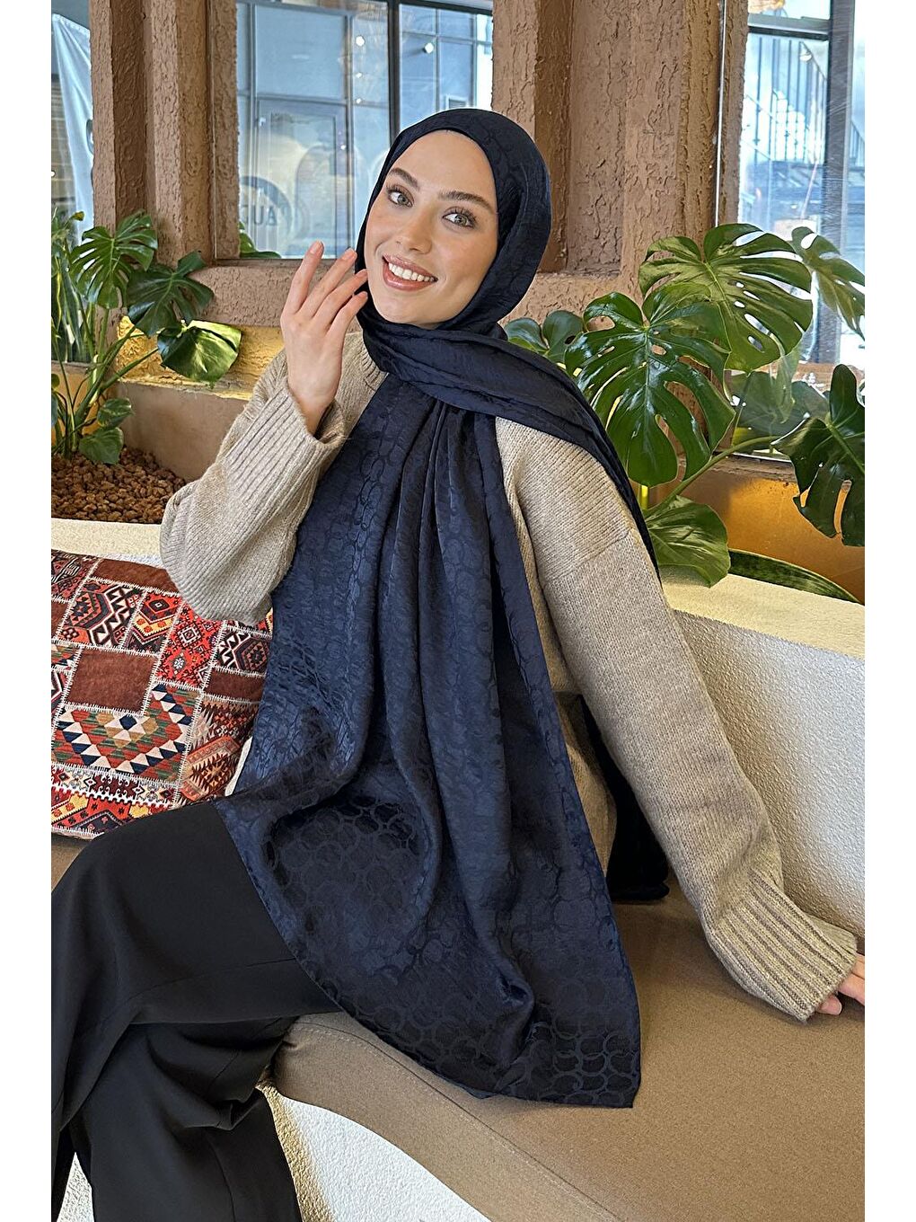 Bloom Desen Ayrobin Floş Jakar Şal Lacivert
