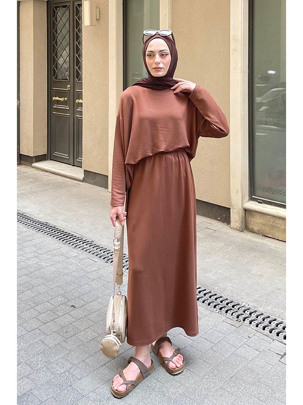 Kristal Etekli Takım Acı Kahverengi