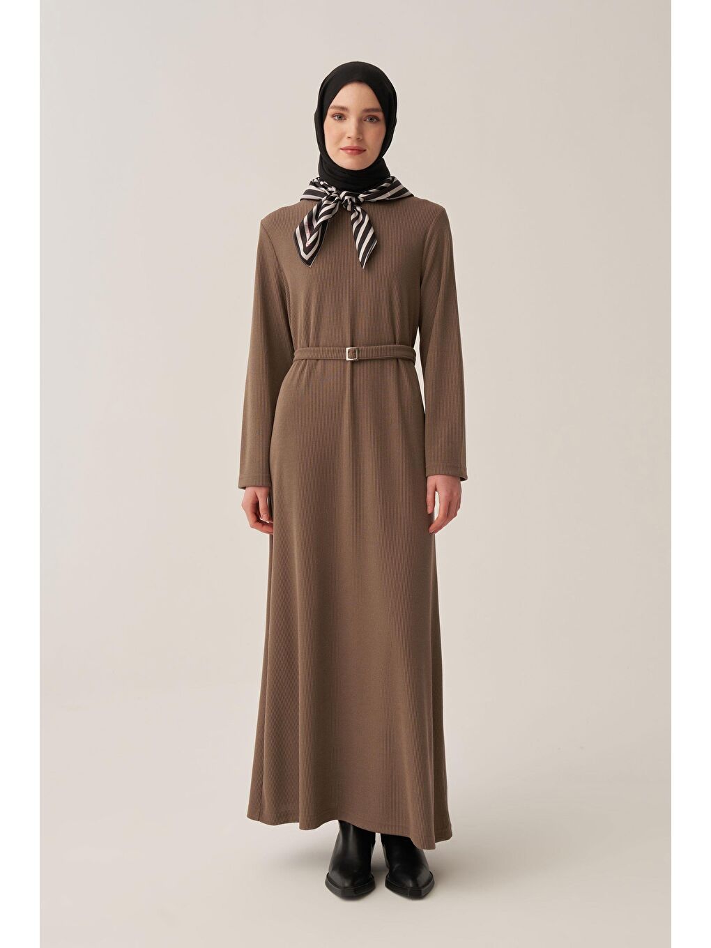 Bej Vizon-Kemer Tokalı Elbise