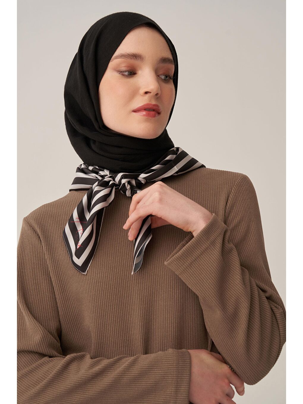 Bej Vizon-Kemer Tokalı Elbise-3