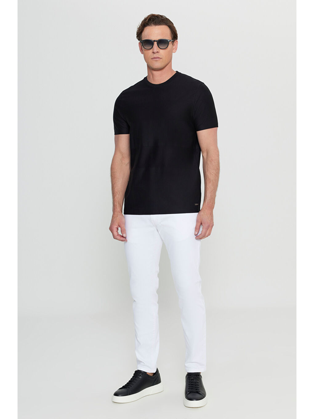 Erkek Siyah %100 Pamuk Slim Fit Dar Kesim Bisiklet Yaka Jakarlı Tişört-1