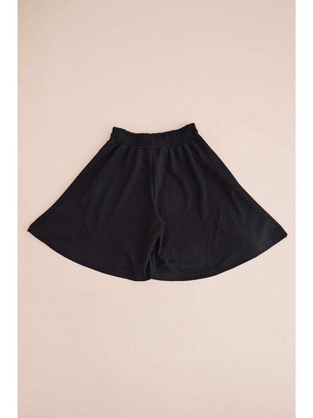 Siyah Taşlı Beli Lastikli Geniş Paça Kız Çocuk Şort-3