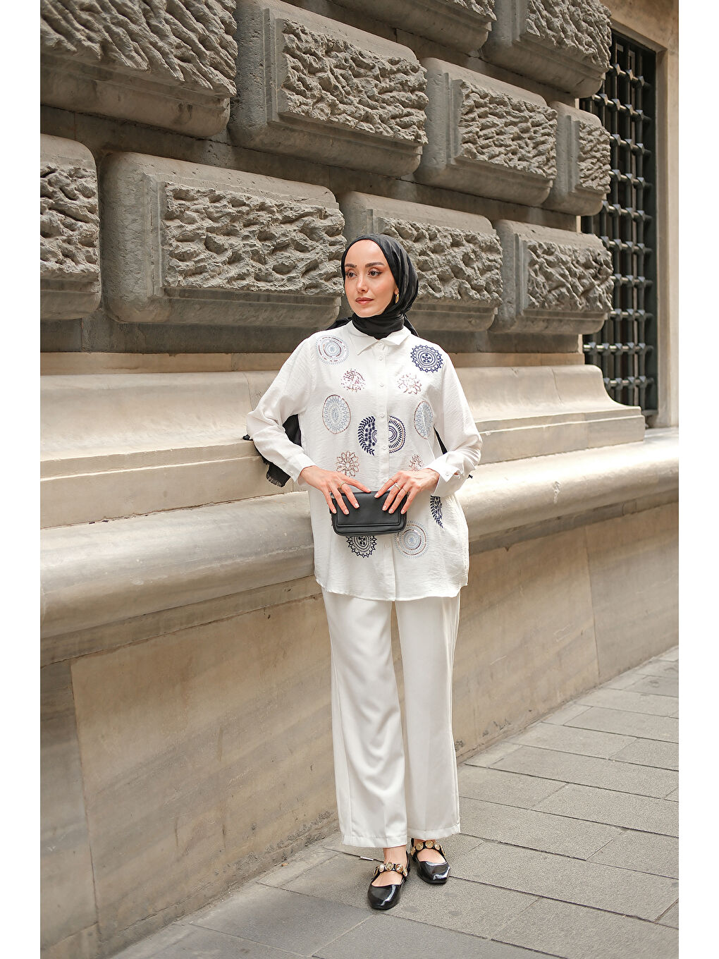 Kadın Etnik Pul Nakış İşlemeli Gömlek Beyaz-1