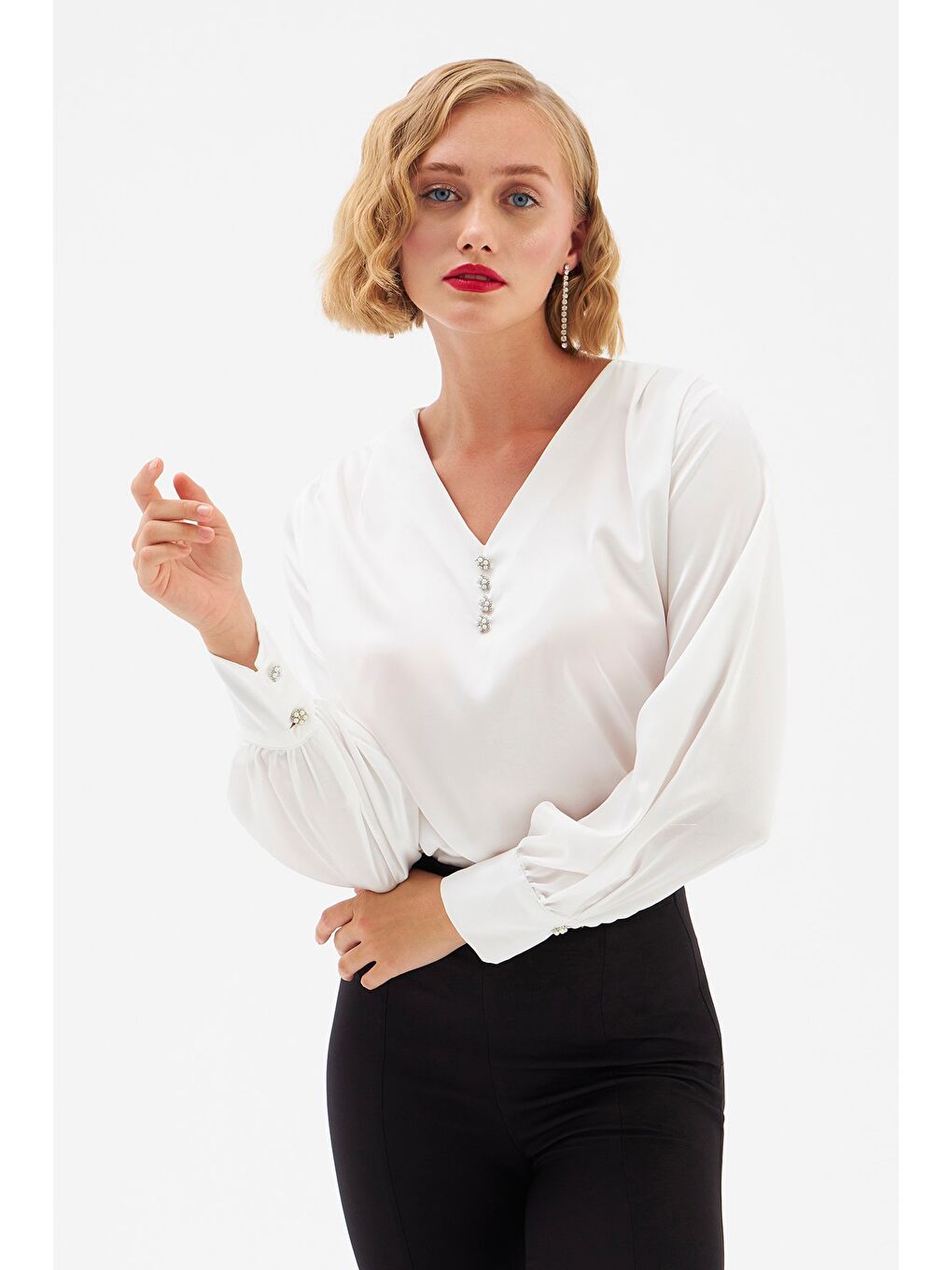 Düğme Detaylı Saten Bluz - Ekru-3