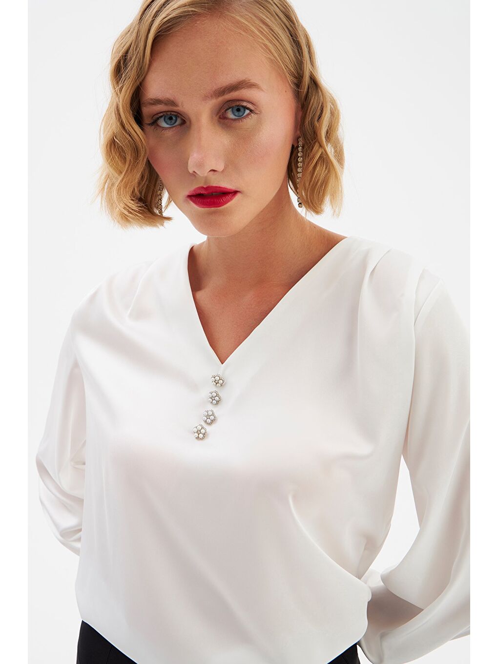 Düğme Detaylı Saten Bluz - Ekru-4