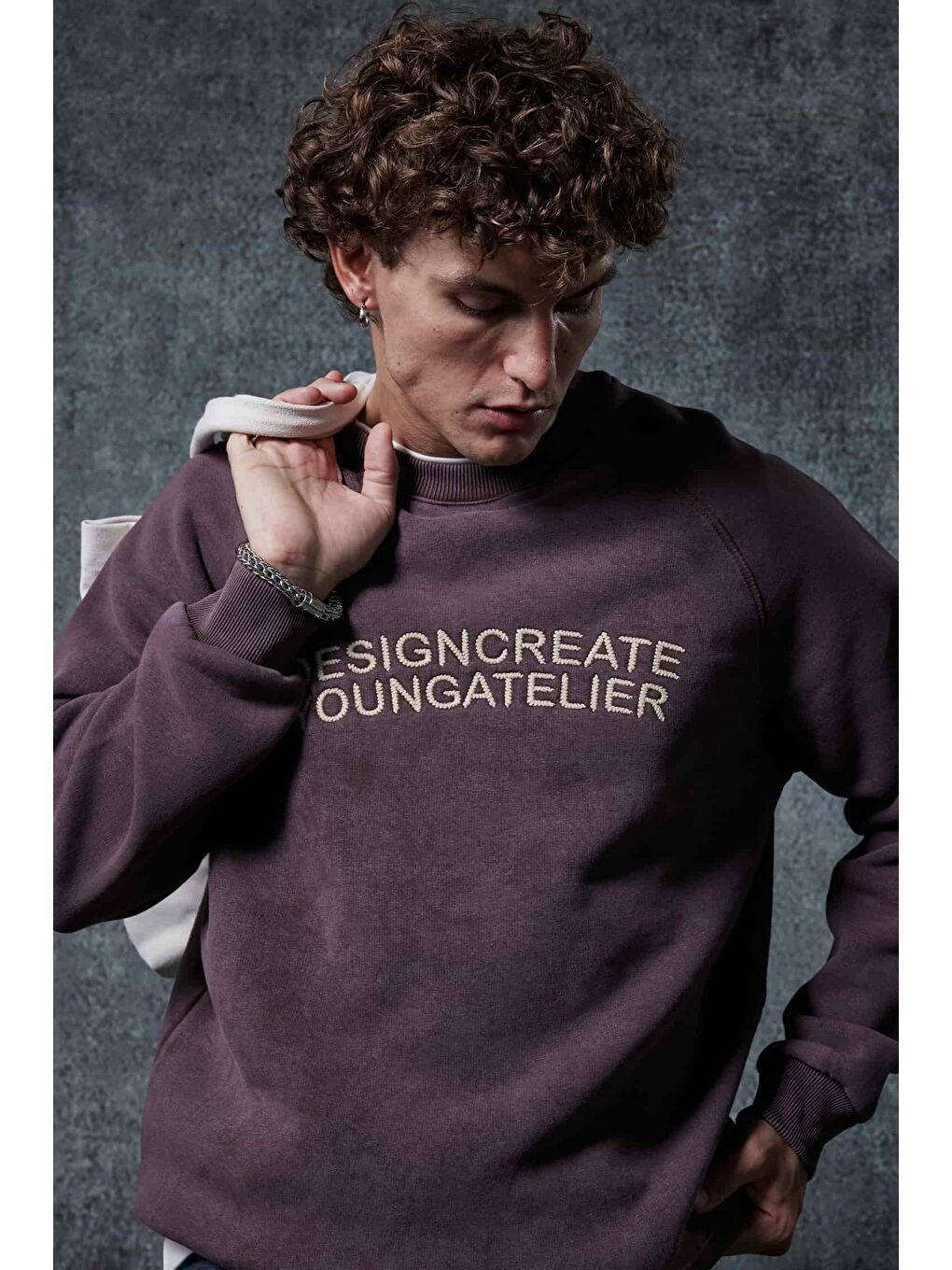 Erkek Oversize Yazı Baskılı Sweatshirt Kahverengi-4