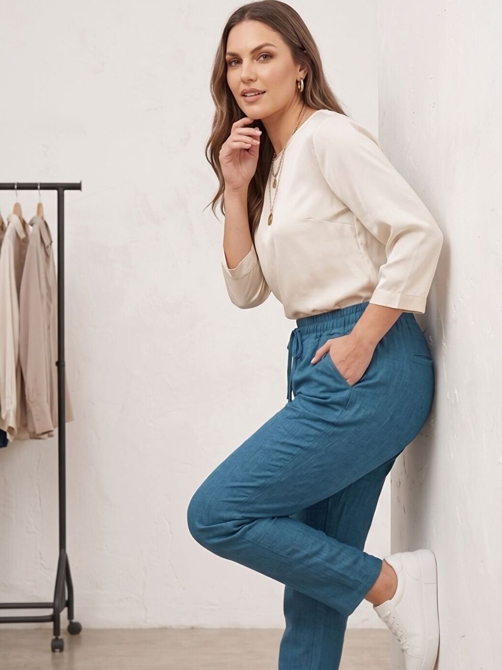 Kadın Mavi Keten Karışımlı Beli Lastikli Yazlık Havuç Pantolon-1