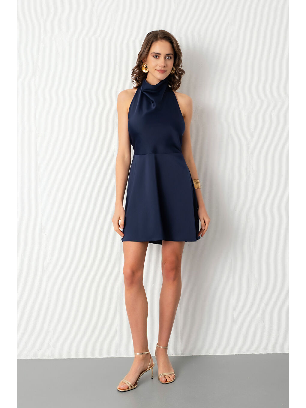 Kadın Lacivert Sırt Dekolteli Mini Saten Mezuniyet Abiye Elbise