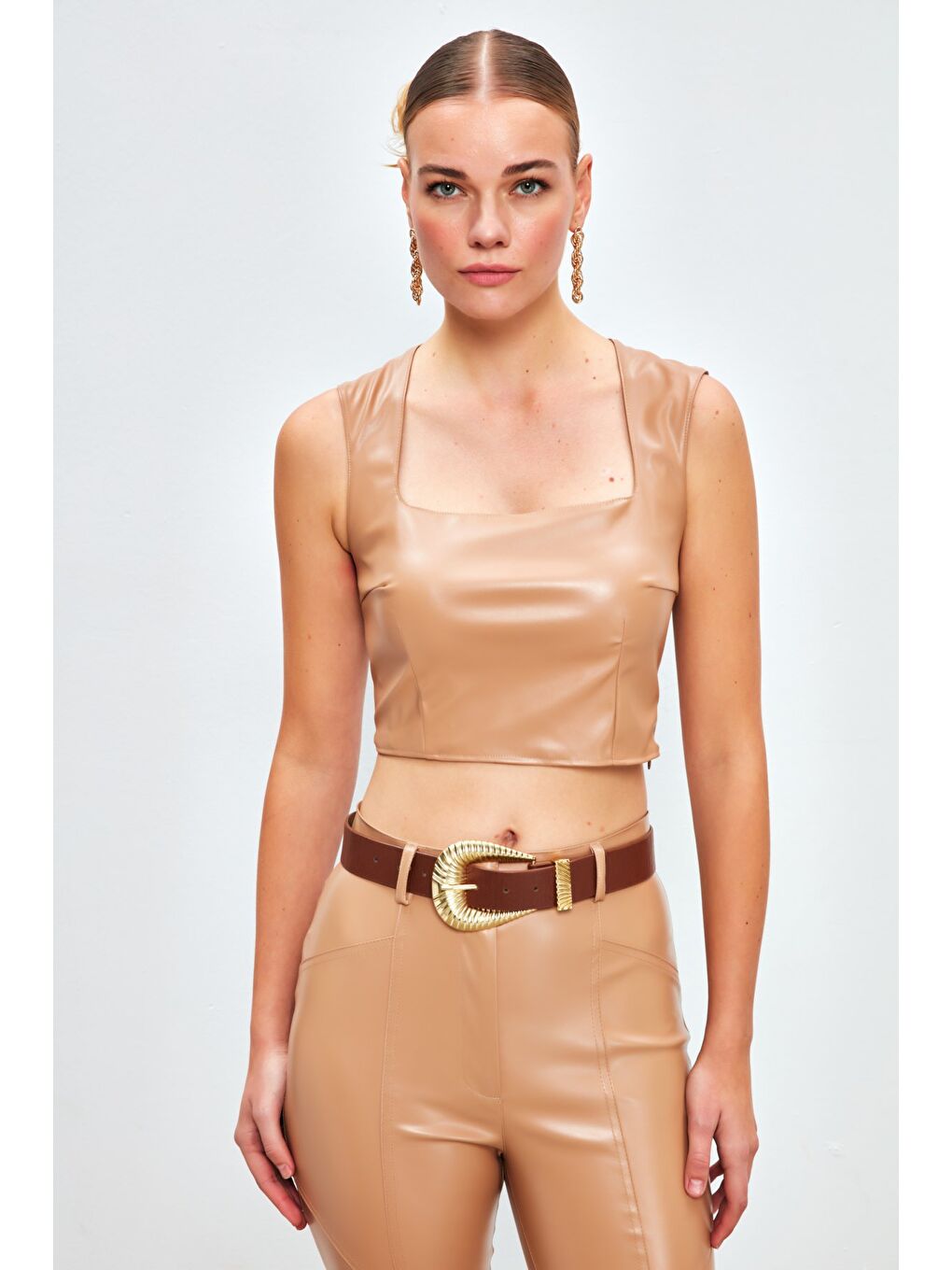 Kahverengi Kare Yaka Deri Crop Bluz - Camel-1