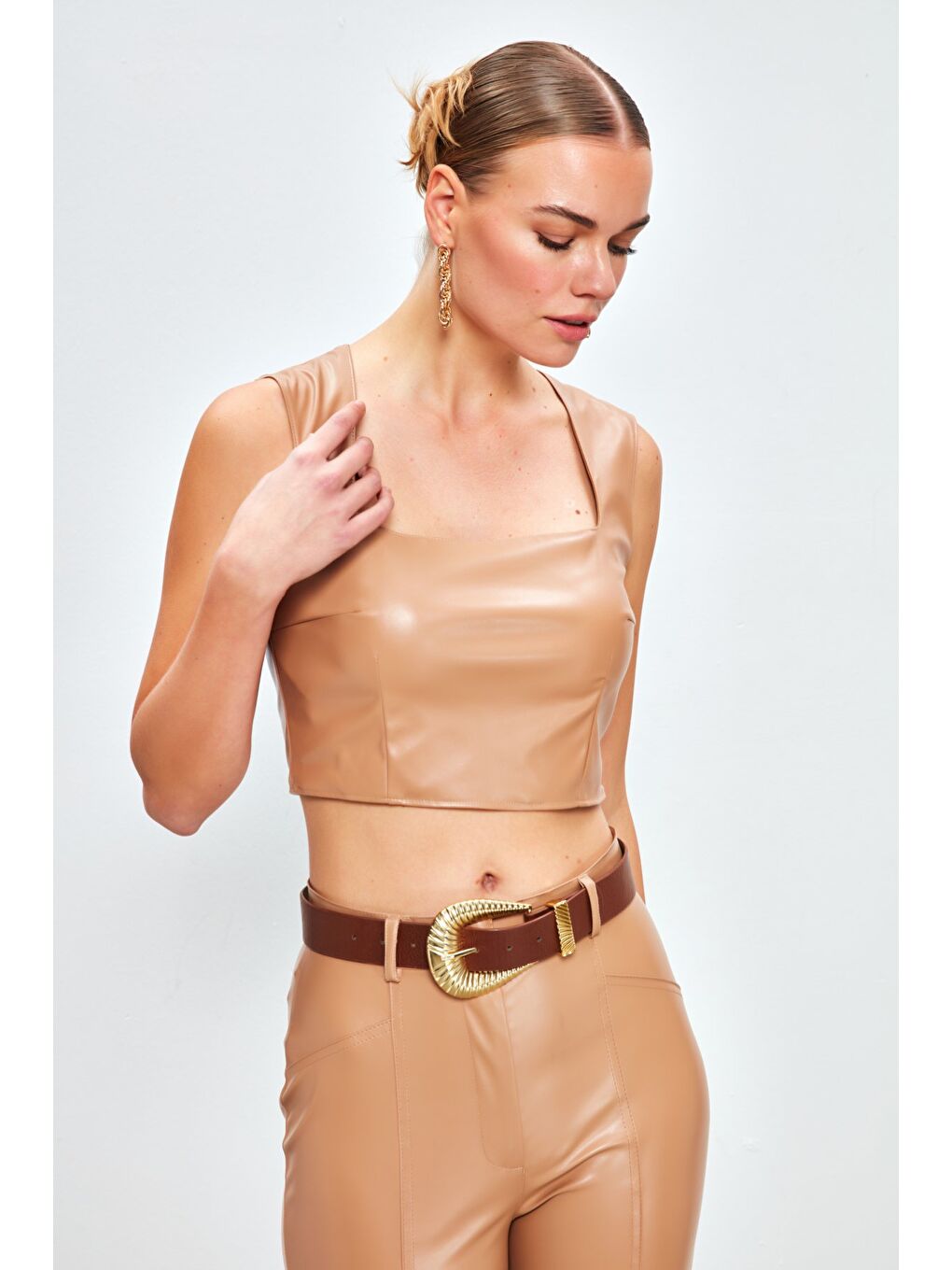 Kahverengi Kare Yaka Deri Crop Bluz - Camel-2