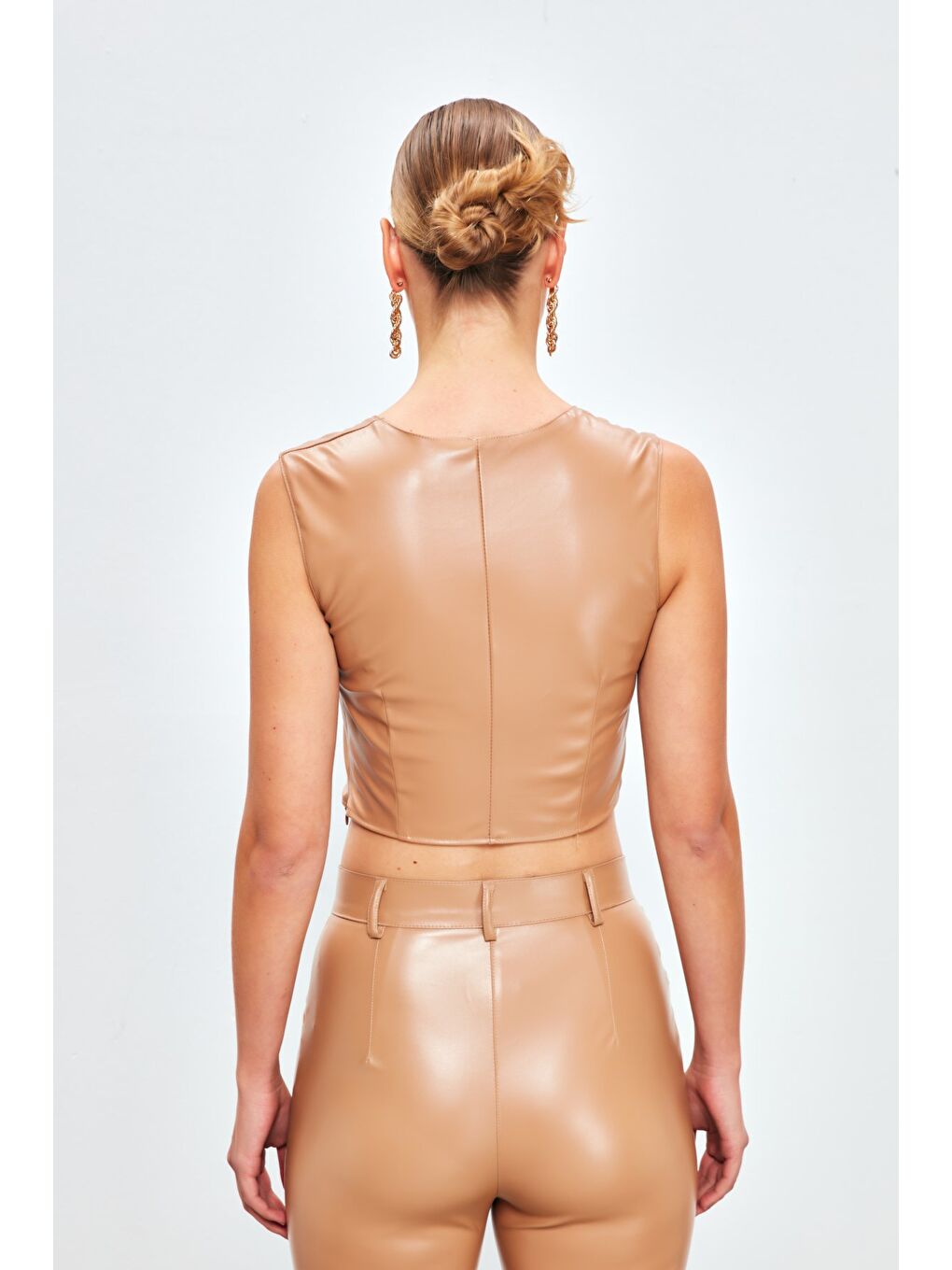 Kahverengi Kare Yaka Deri Crop Bluz - Camel-4