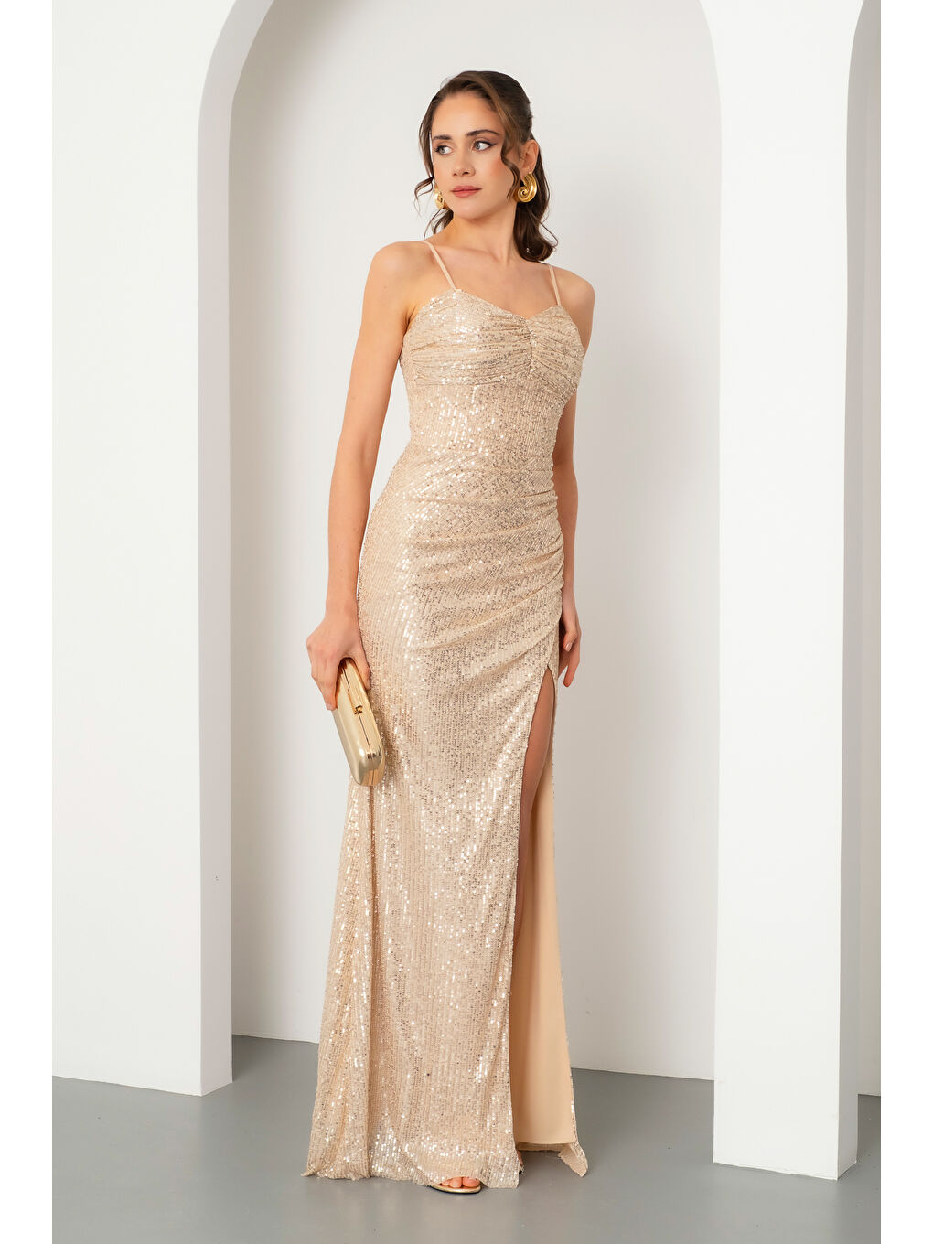 Kadın Bej Yırtmaçlı Pul Payet Uzun Abiye Elbise