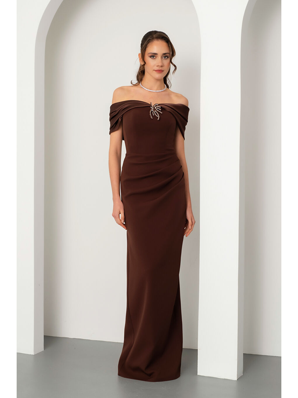 Kadın Kahverengi Aksesuar Detay Uzun Söz Nişan Nikah Abiye Elbise
