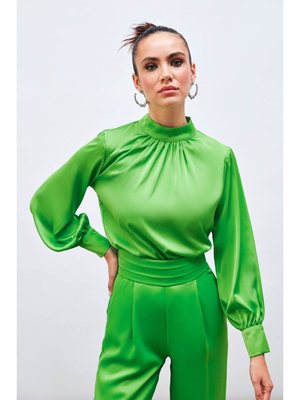 Yaka Detaylı Saten Bluz - Açık Yeşil