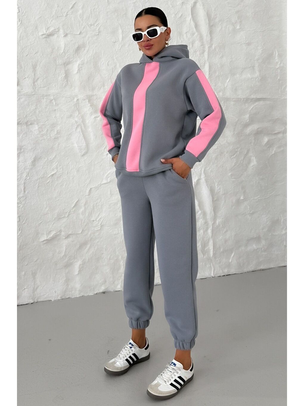 Gri Kadın Füme Kapüşonlu Kol Ve Göğüs Dikey Kalın Şeritli Alt-Üst Eşofman Takımı