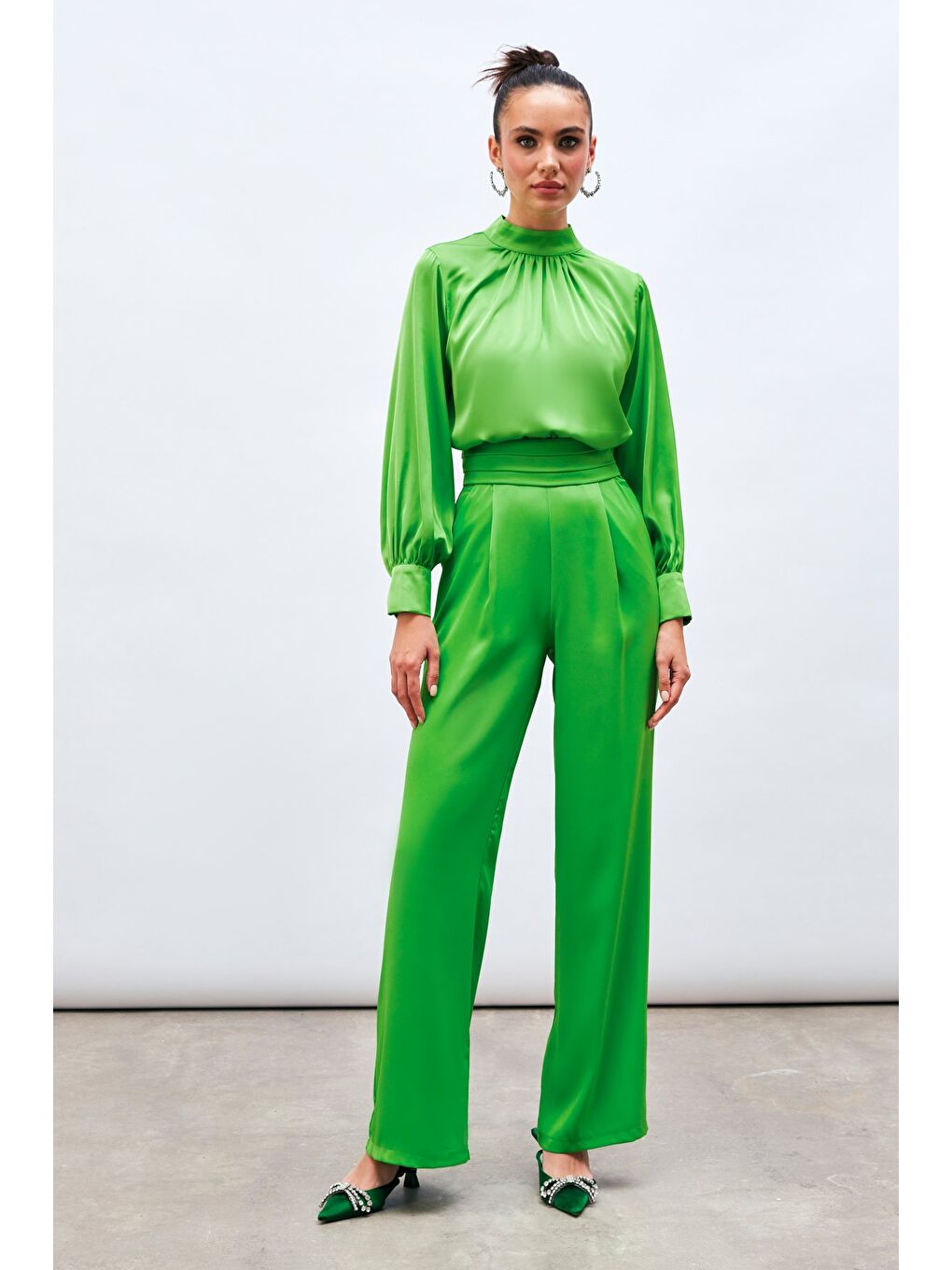 Yaka Detaylı Saten Bluz - Açık Yeşil-4