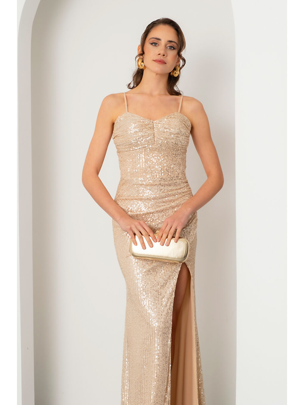 Kadın Bej Yırtmaçlı Pul Payet Uzun Abiye Elbise-2